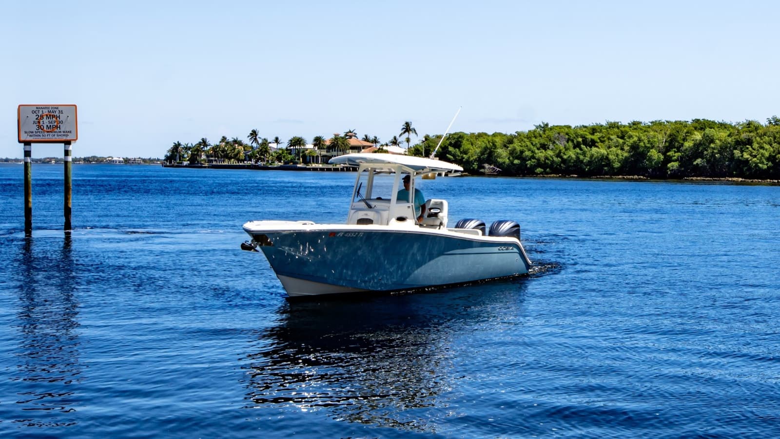 2023 Cobia 280 Center Console - Photo 11