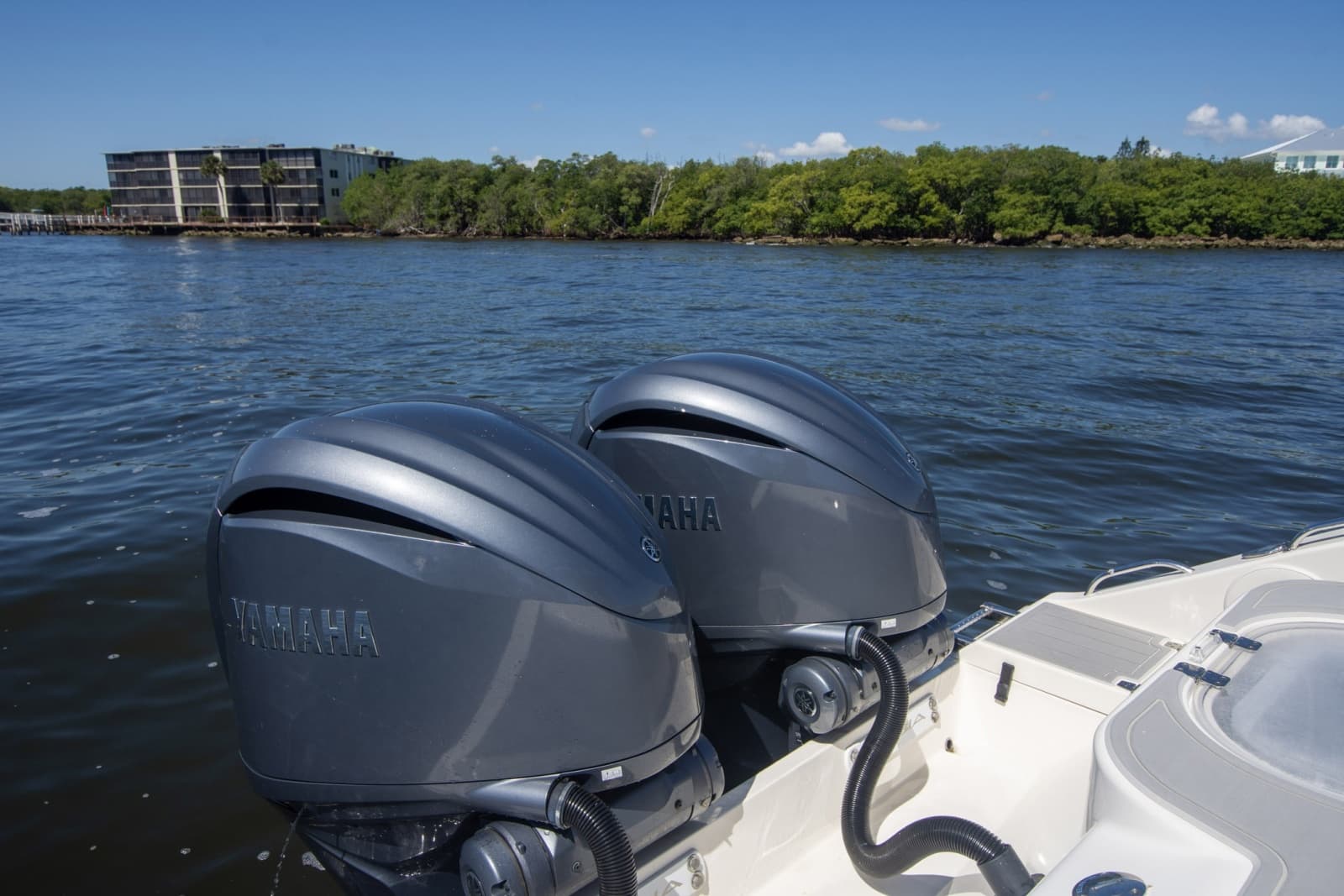 2023 Cobia 280 Center Console - Photo 4