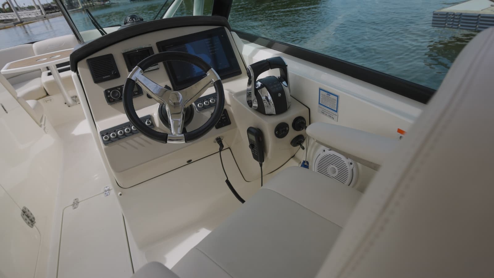 2014 Boston Whaler Vantage - Photo 11