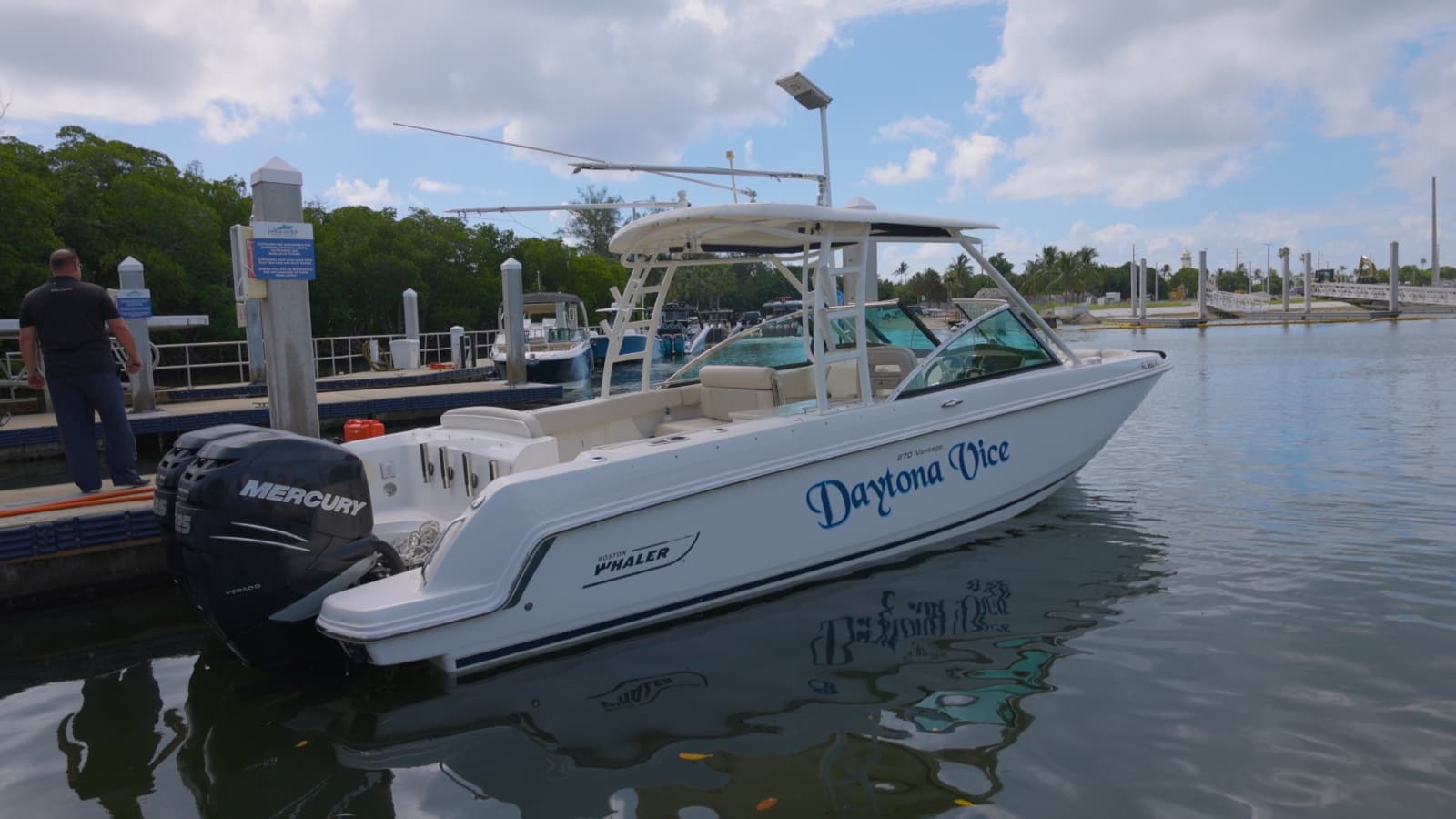 2014 Boston Whaler Vantage - Photo 2