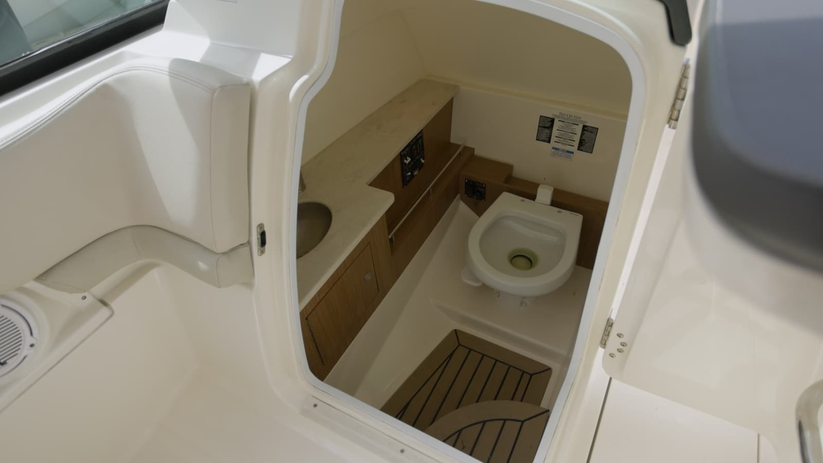 2014 Boston Whaler Vantage - Photo 6