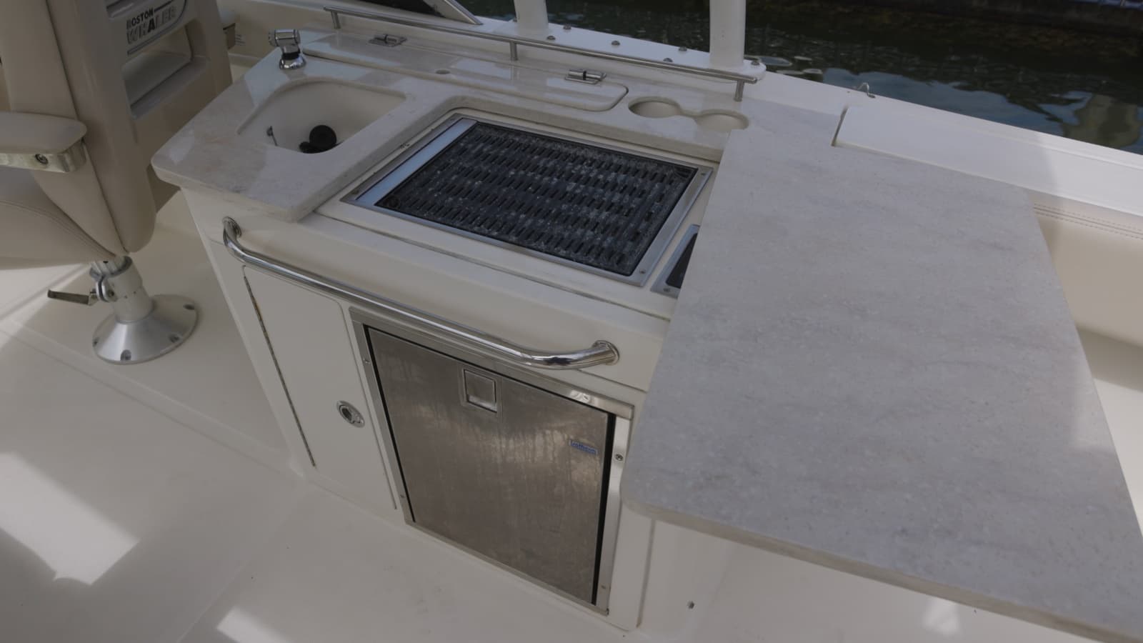 2014 Boston Whaler Vantage - Photo 4