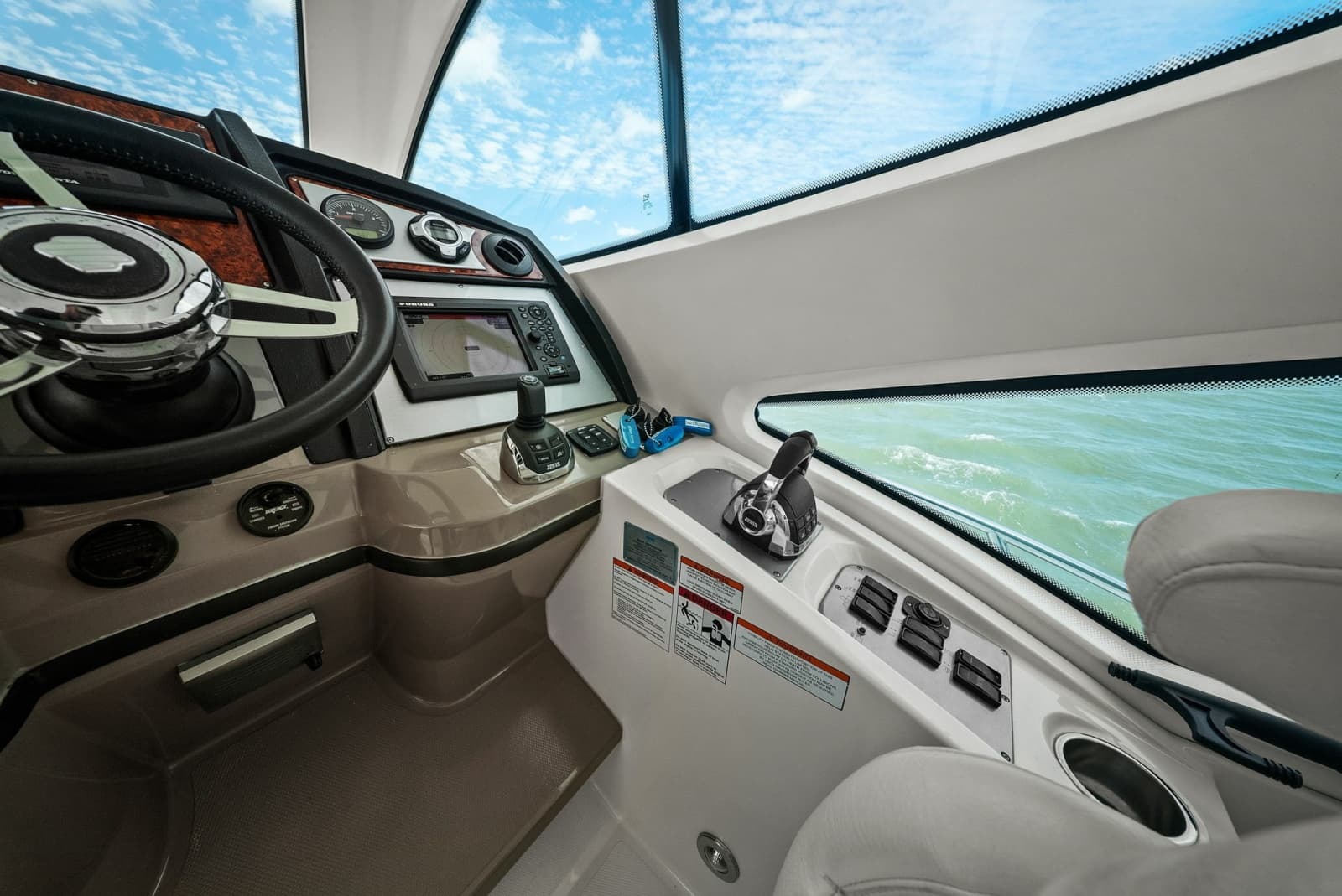 2012 Cruisers Yachts 540 Coupe - Photo 11