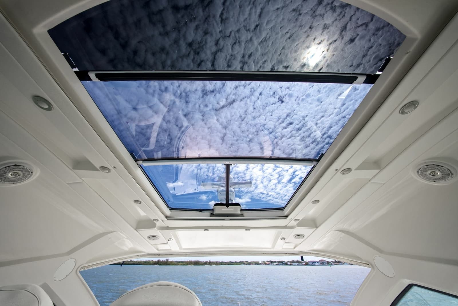 2012 Cruisers Yachts 540 Coupe - Photo 41