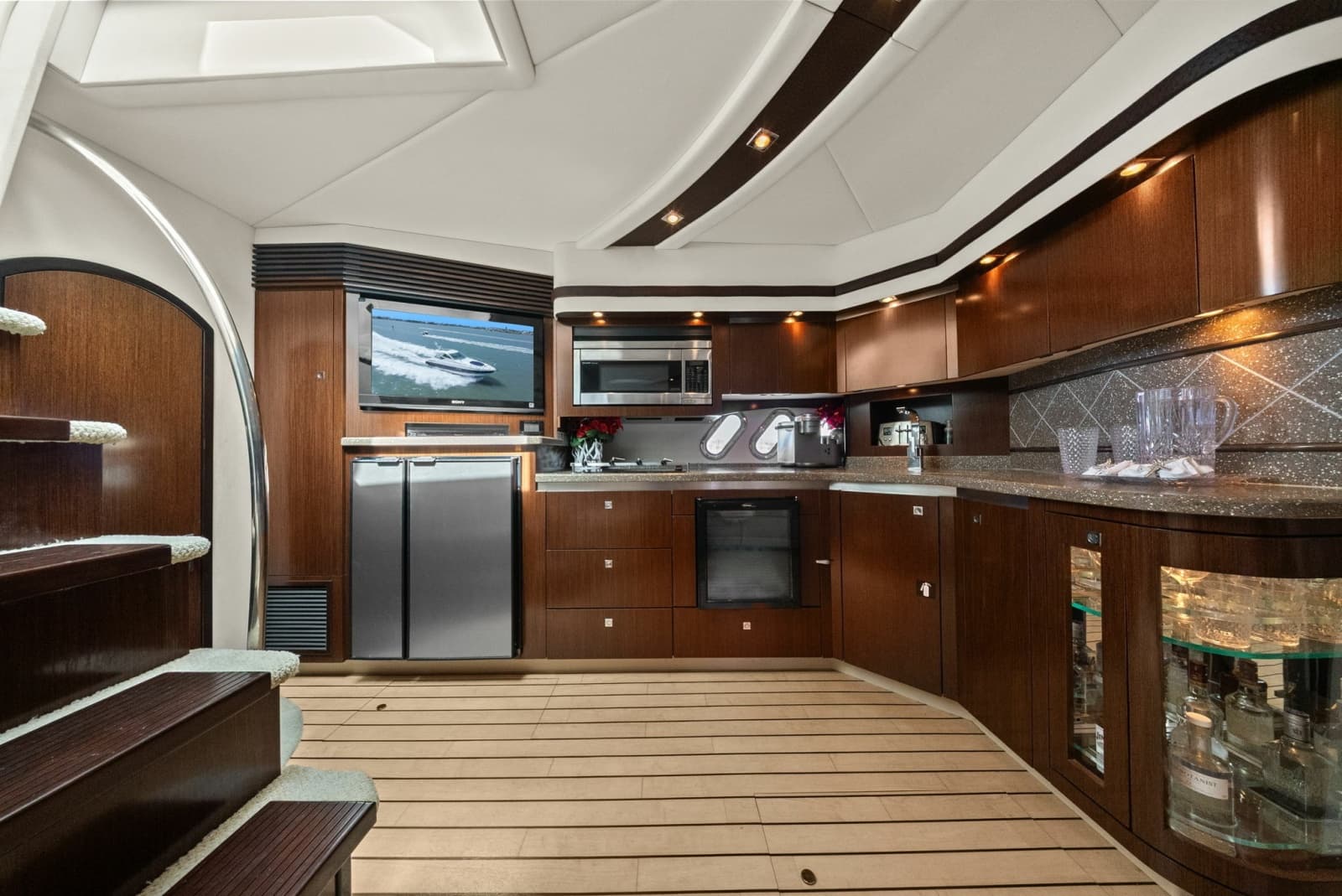 2012 Cruisers Yachts 540 Coupe - Photo 16