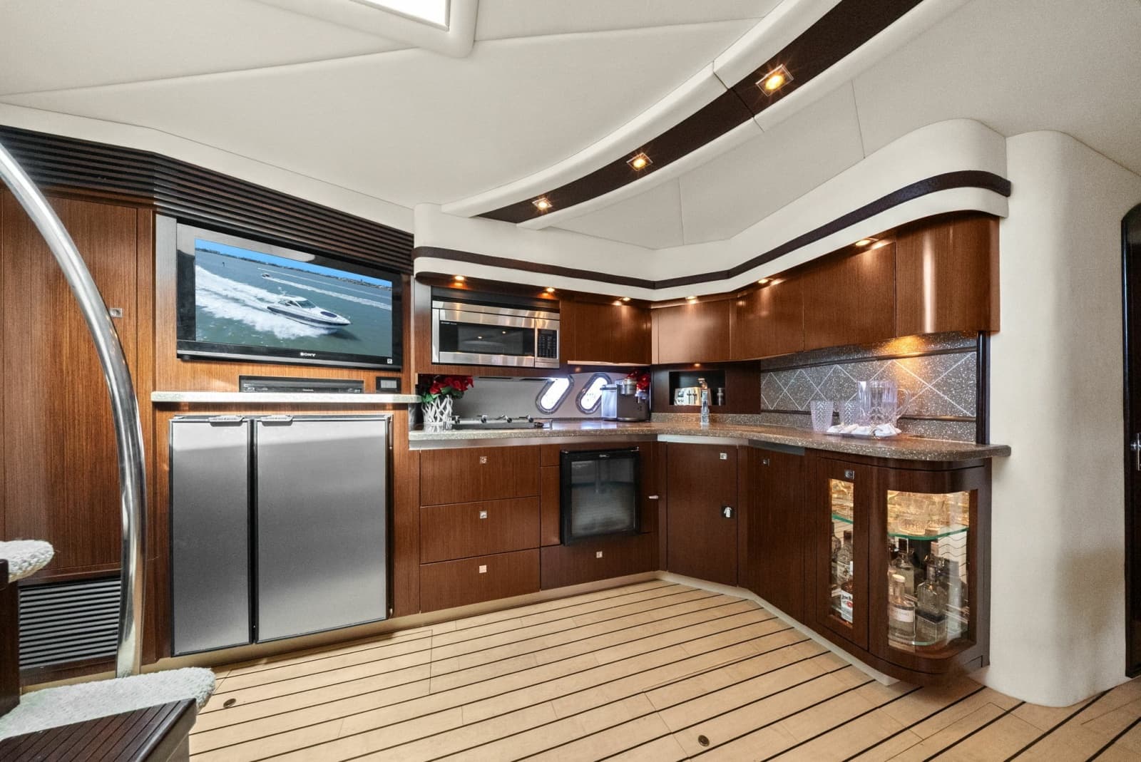 2012 Cruisers Yachts 540 Coupe - Photo 6