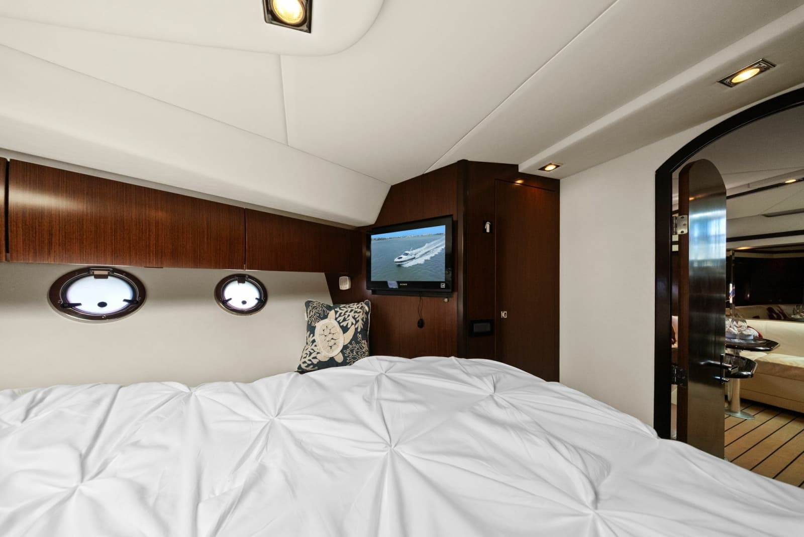 2012 Cruisers Yachts 540 Coupe - Photo 21