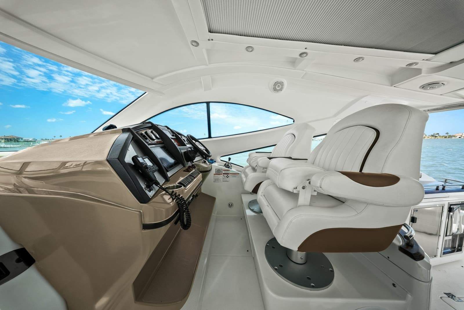 2012 Cruisers Yachts 540 Coupe - Photo 7