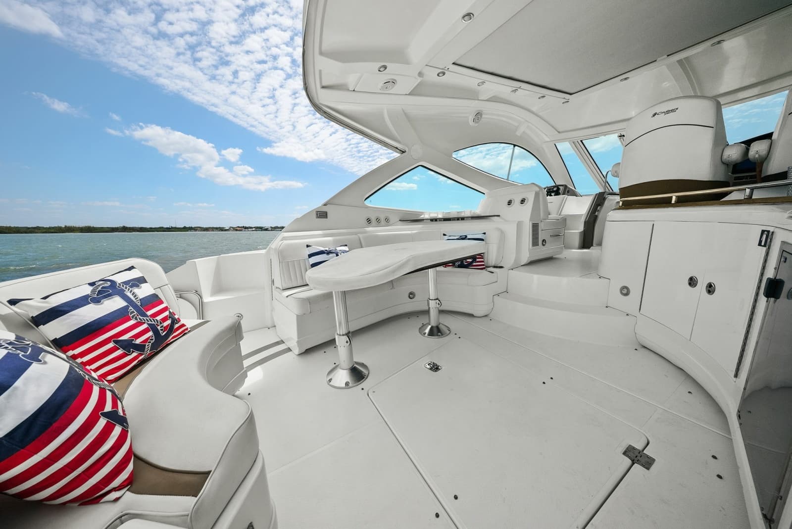 2012 Cruisers Yachts 540 Coupe - Photo 38