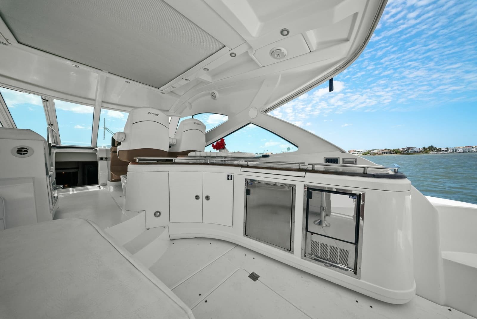 2012 Cruisers Yachts 540 Coupe - Photo 35
