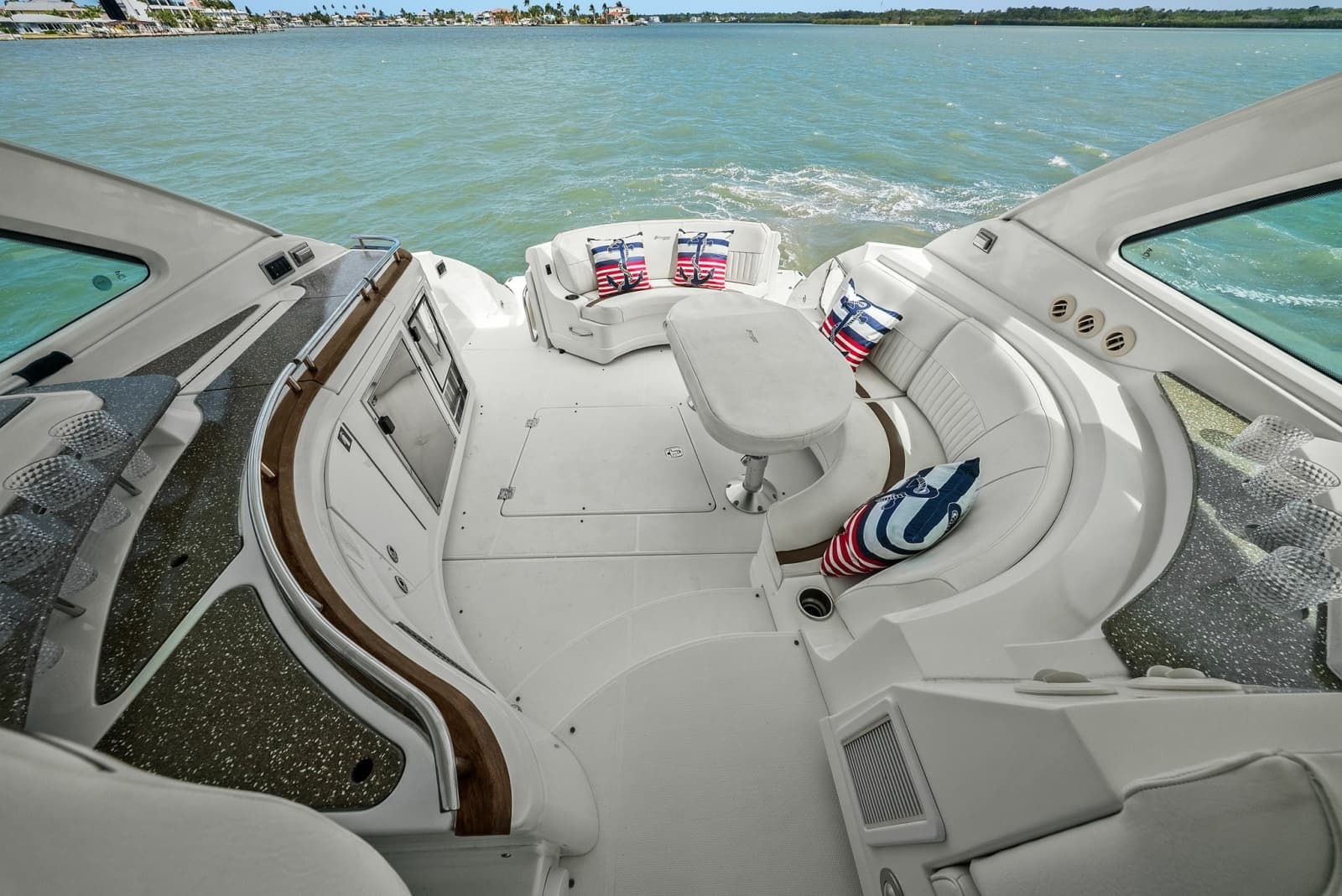 2012 Cruisers Yachts 540 Coupe - Photo 37