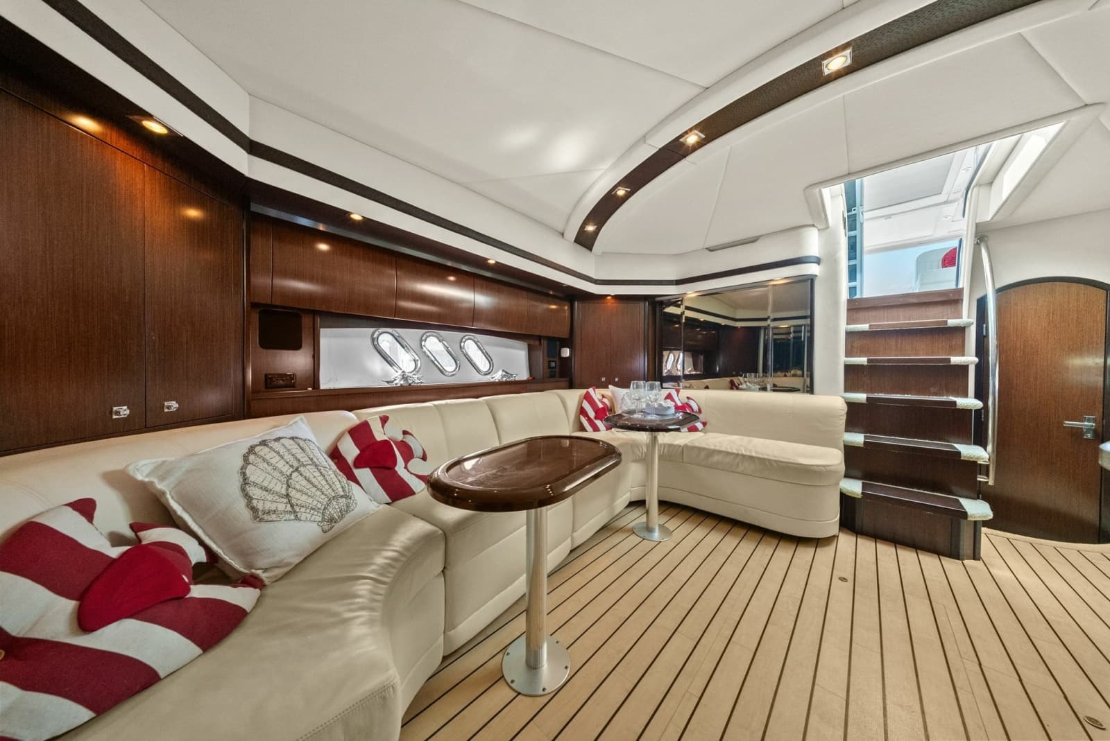 2012 Cruisers Yachts 540 Coupe - Photo 4
