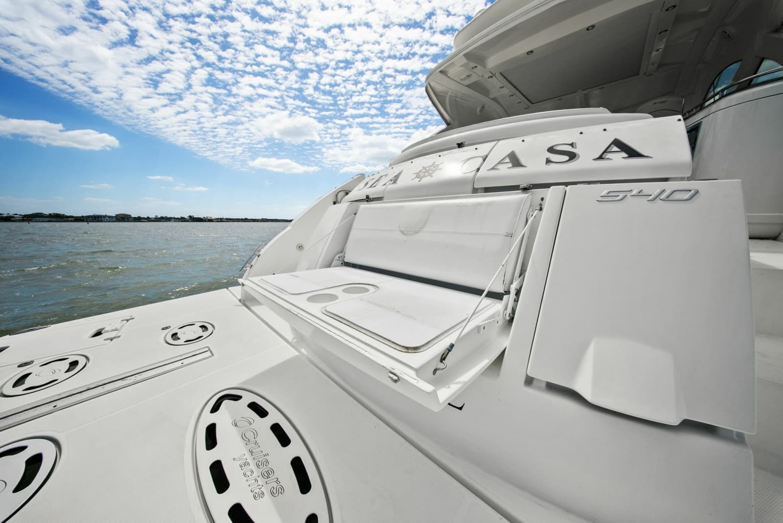 2012 Cruisers Yachts 540 Coupe - Photo 45