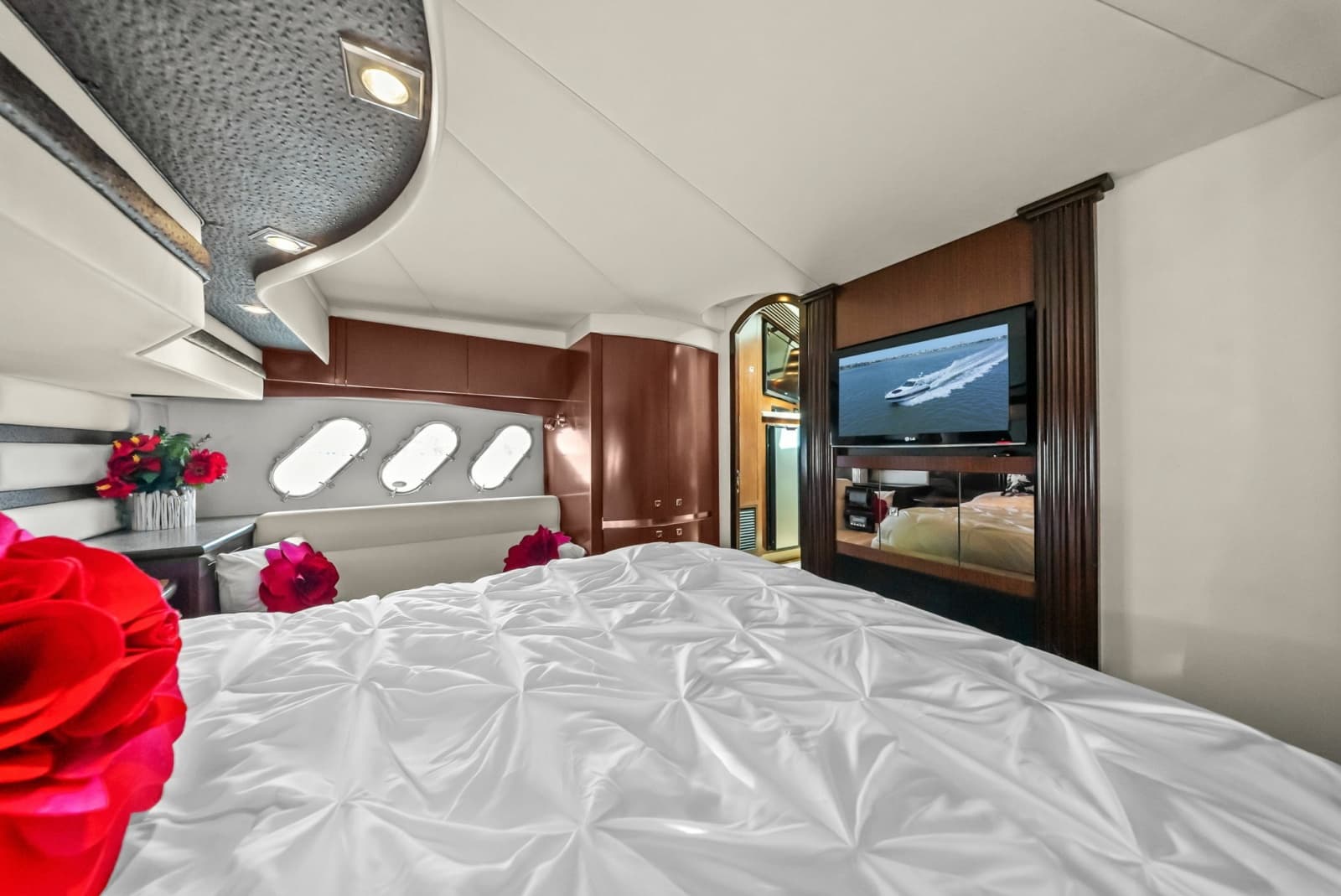 2012 Cruisers Yachts 540 Coupe - Photo 28