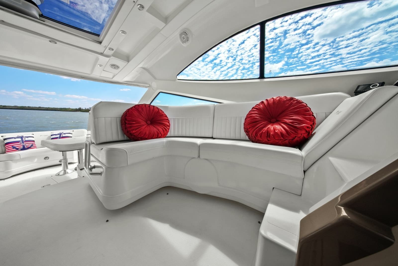 2012 Cruisers Yachts 540 Coupe - Photo 12