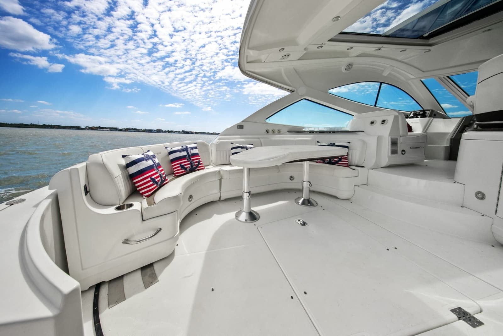 2012 Cruisers Yachts 540 Coupe - Photo 5