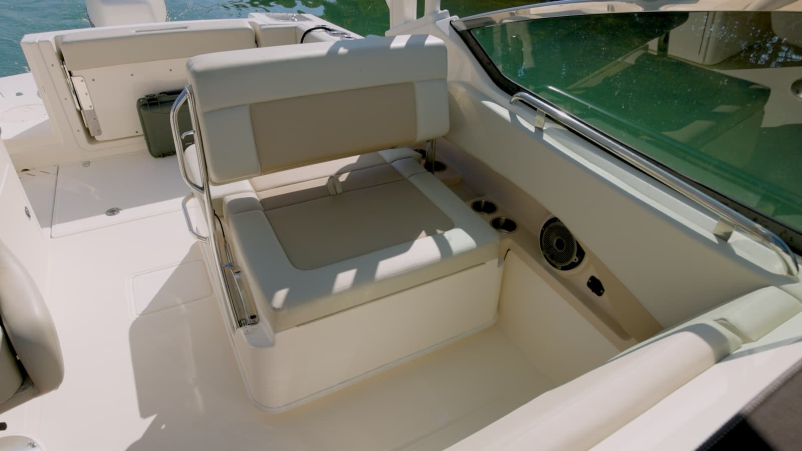 2022 Boston Whaler Vantage - Photo 14