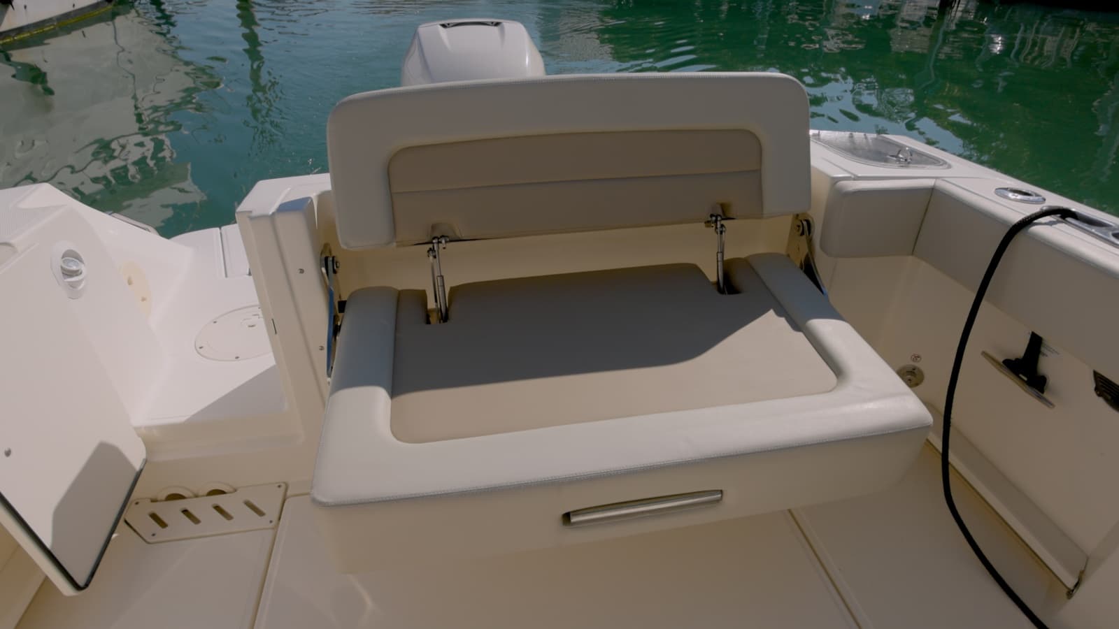 2022 Boston Whaler Vantage - Photo 10