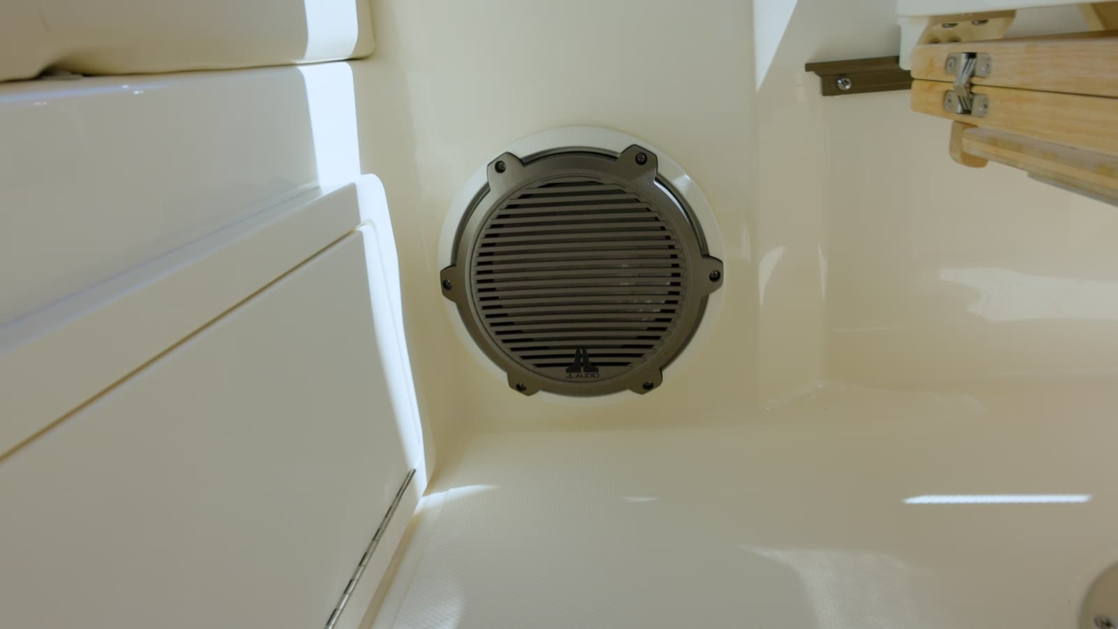 2023 Boston Whaler Conquest - Photo 17