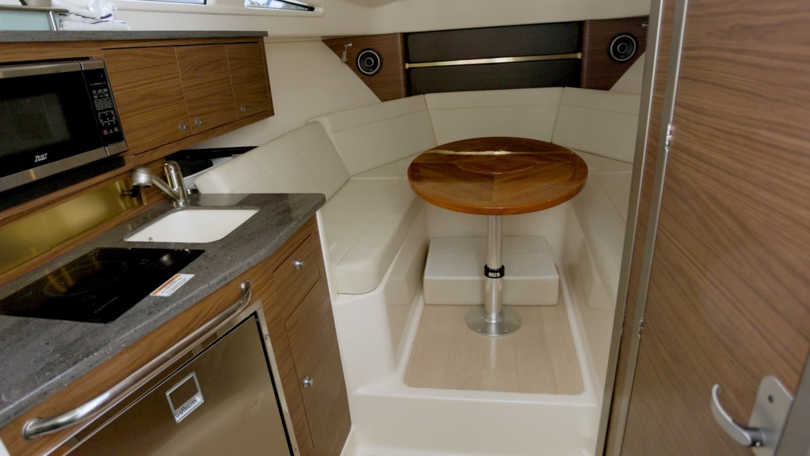 2023 Boston Whaler Conquest - Photo 18
