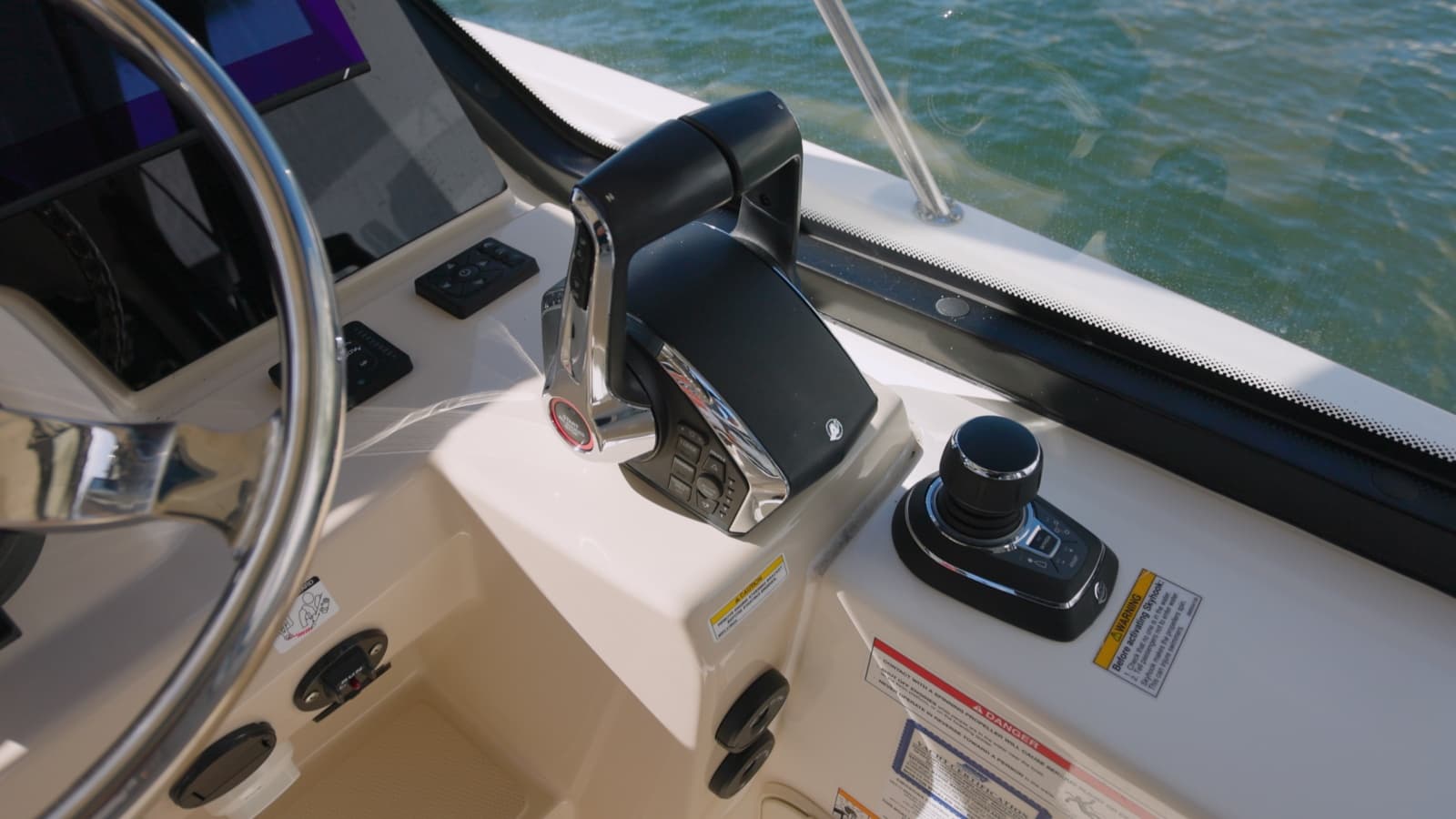 2023 Boston Whaler Conquest - Photo 13