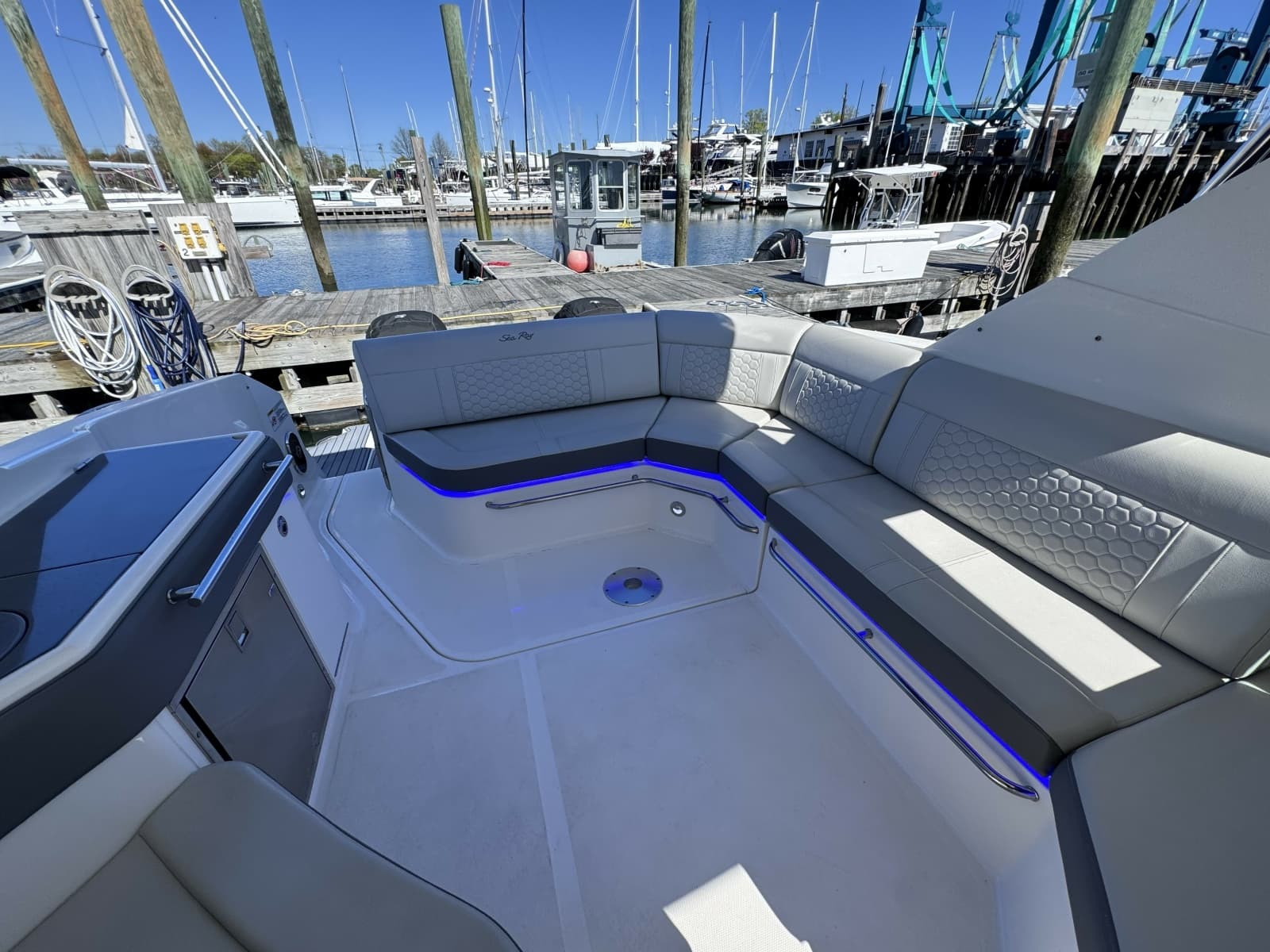 2021 Sea Ray 320 Sundancer - Photo 4