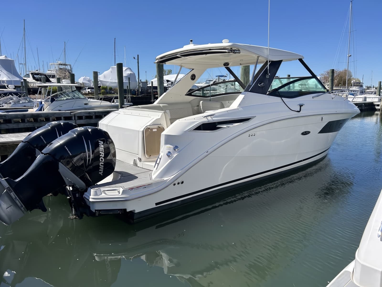 2021 Sea Ray 320 Sundancer - Photo 1