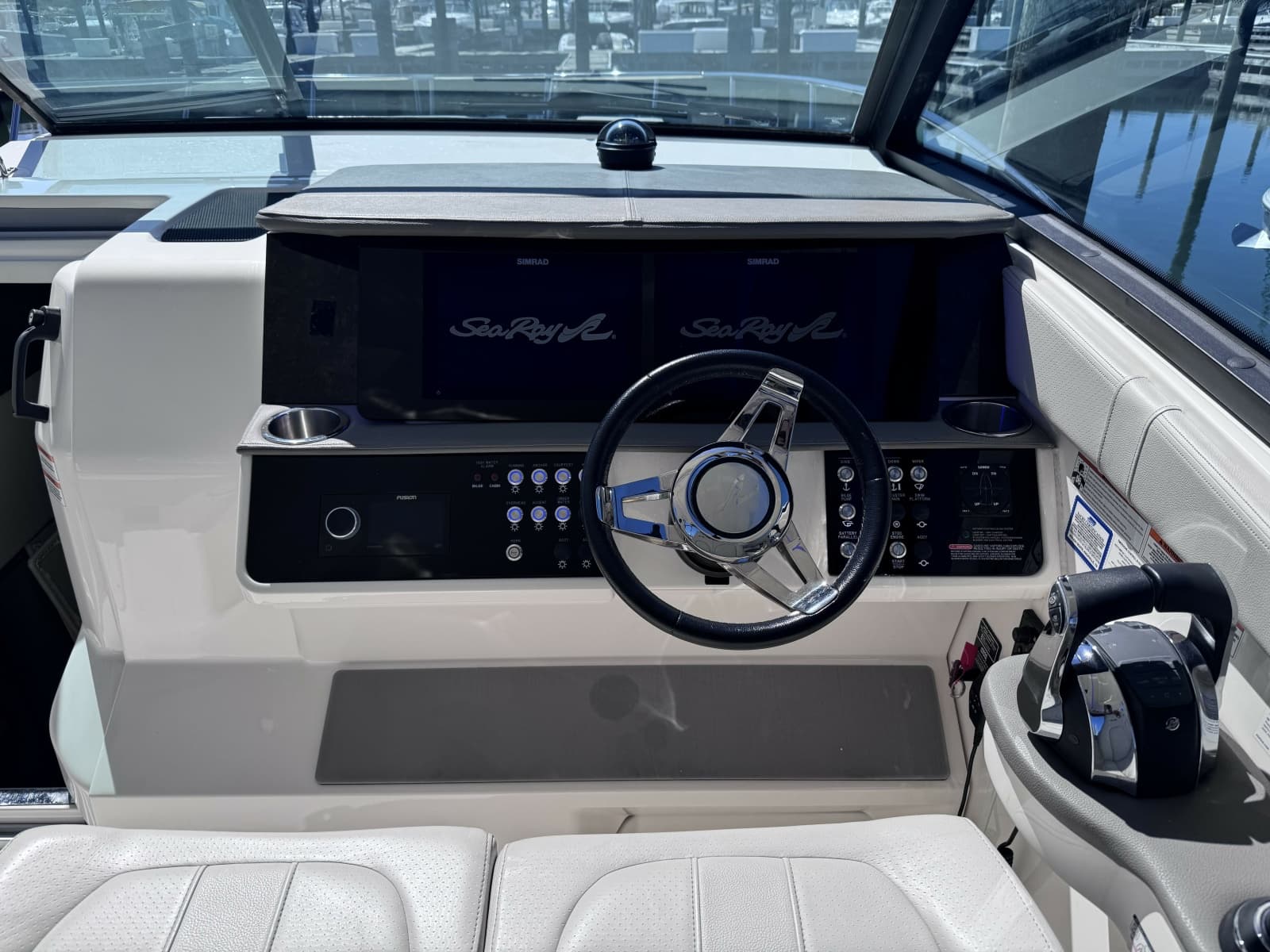 2021 Sea Ray 320 Sundancer - Photo 9