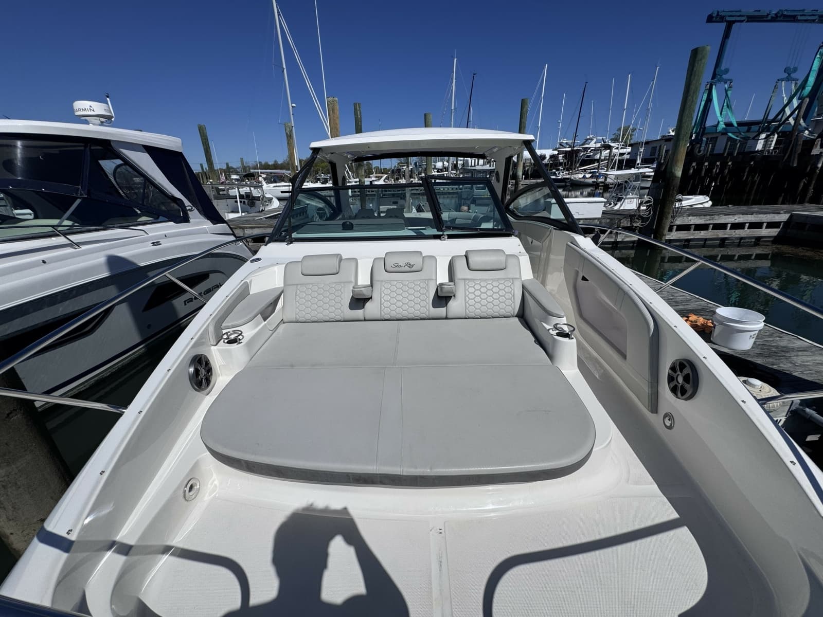 2021 Sea Ray 320 Sundancer - Photo 12