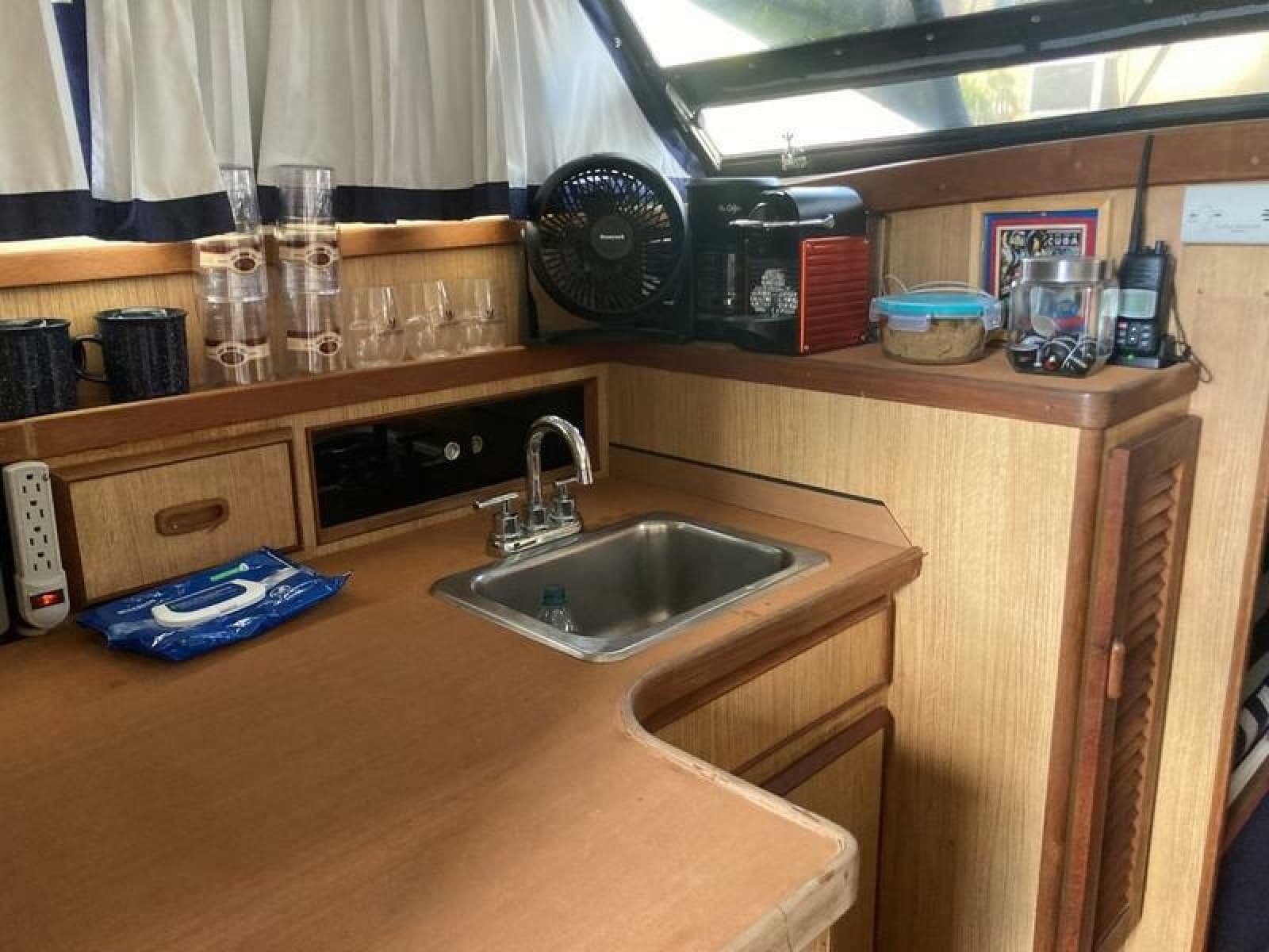 1987 Bertram 28 Sport Fly Fish - Photo 6