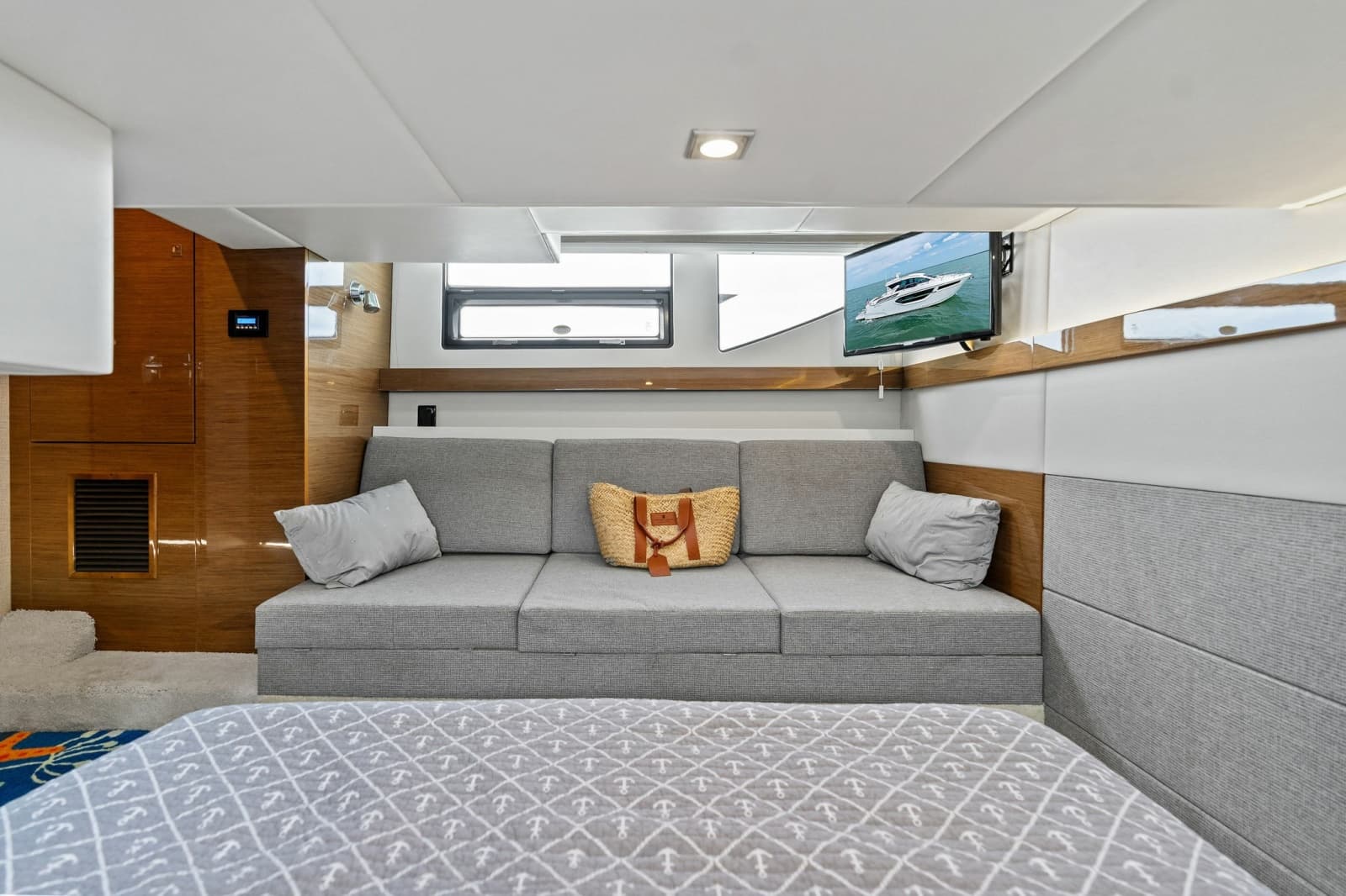 2019 Cruisers Yachts 42 Cantius - Photo 35