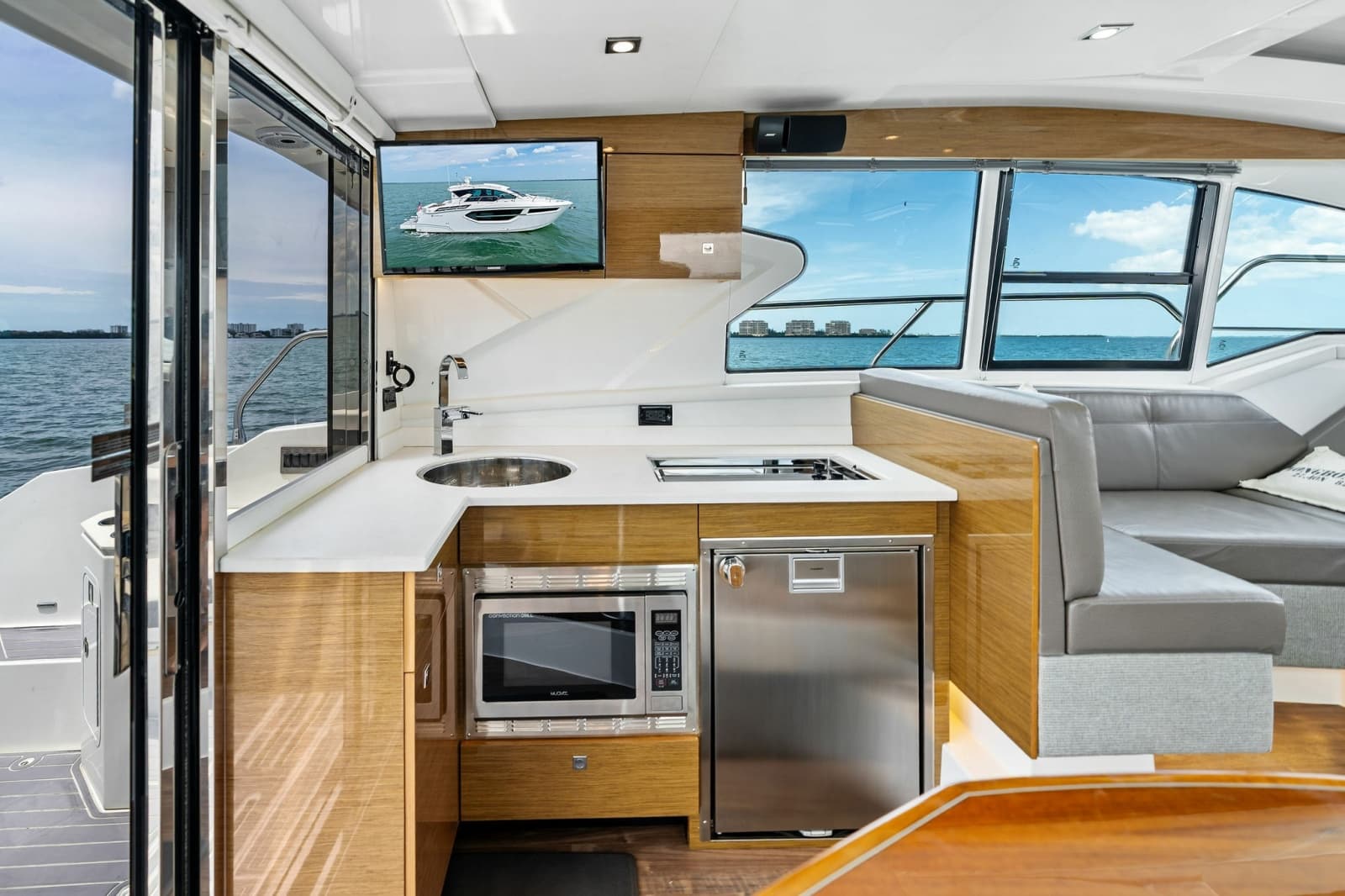 2019 Cruisers Yachts 42 Cantius - Photo 14