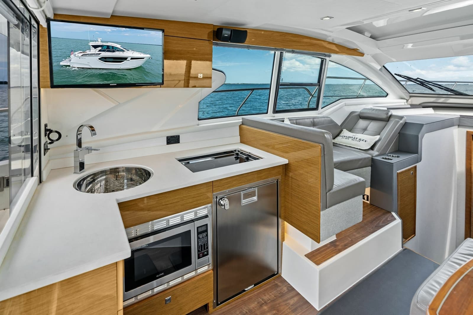 2019 Cruisers Yachts 42 Cantius - Photo 13