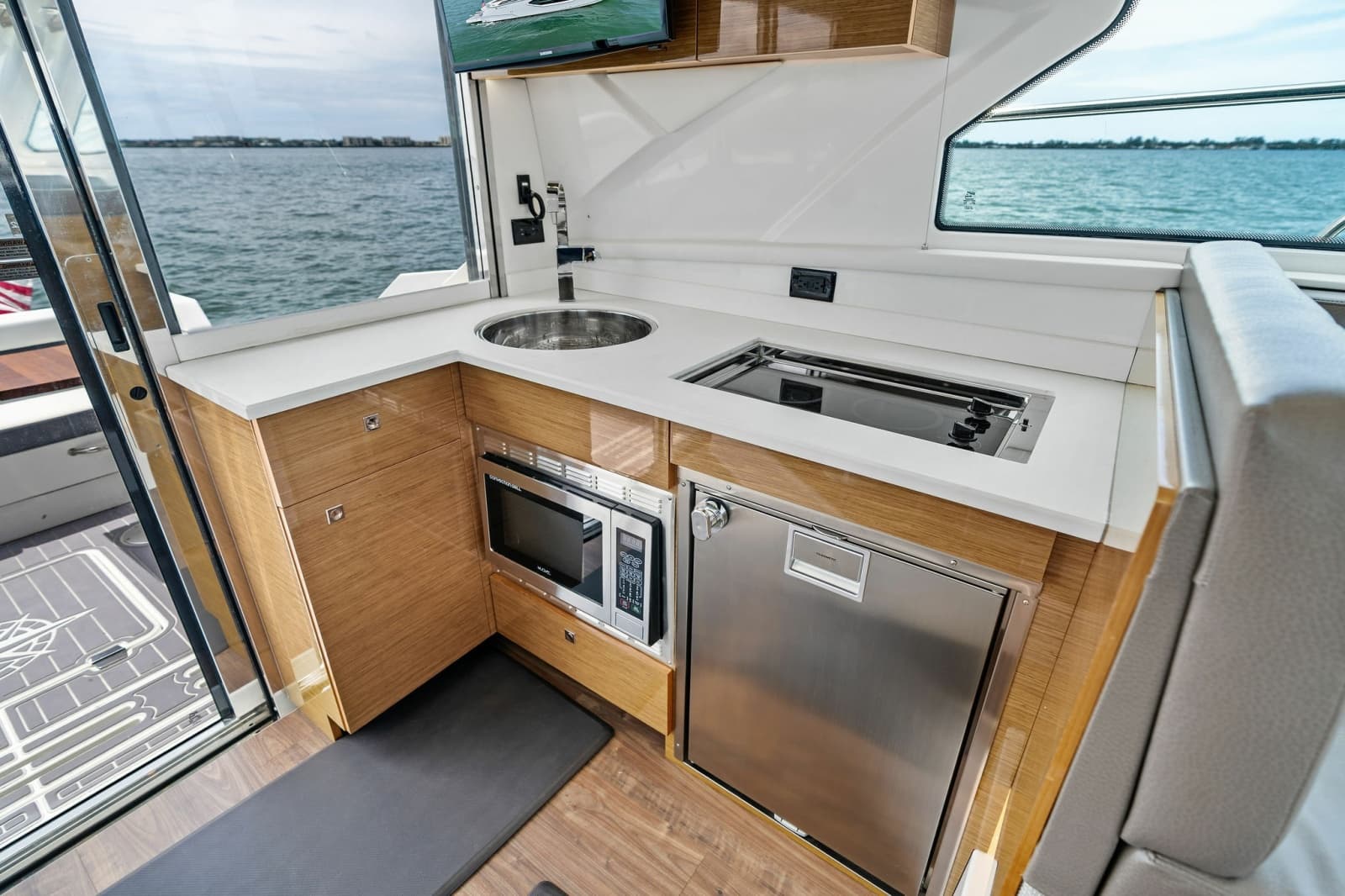 2019 Cruisers Yachts 42 Cantius - Photo 15