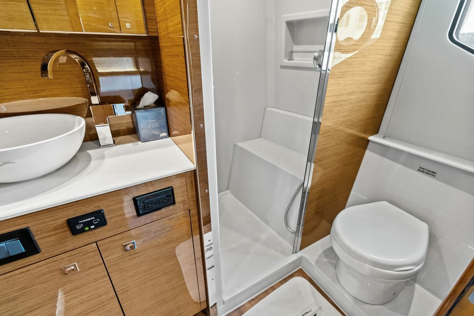 2019 Cruisers Yachts 42 Cantius - Photo 36