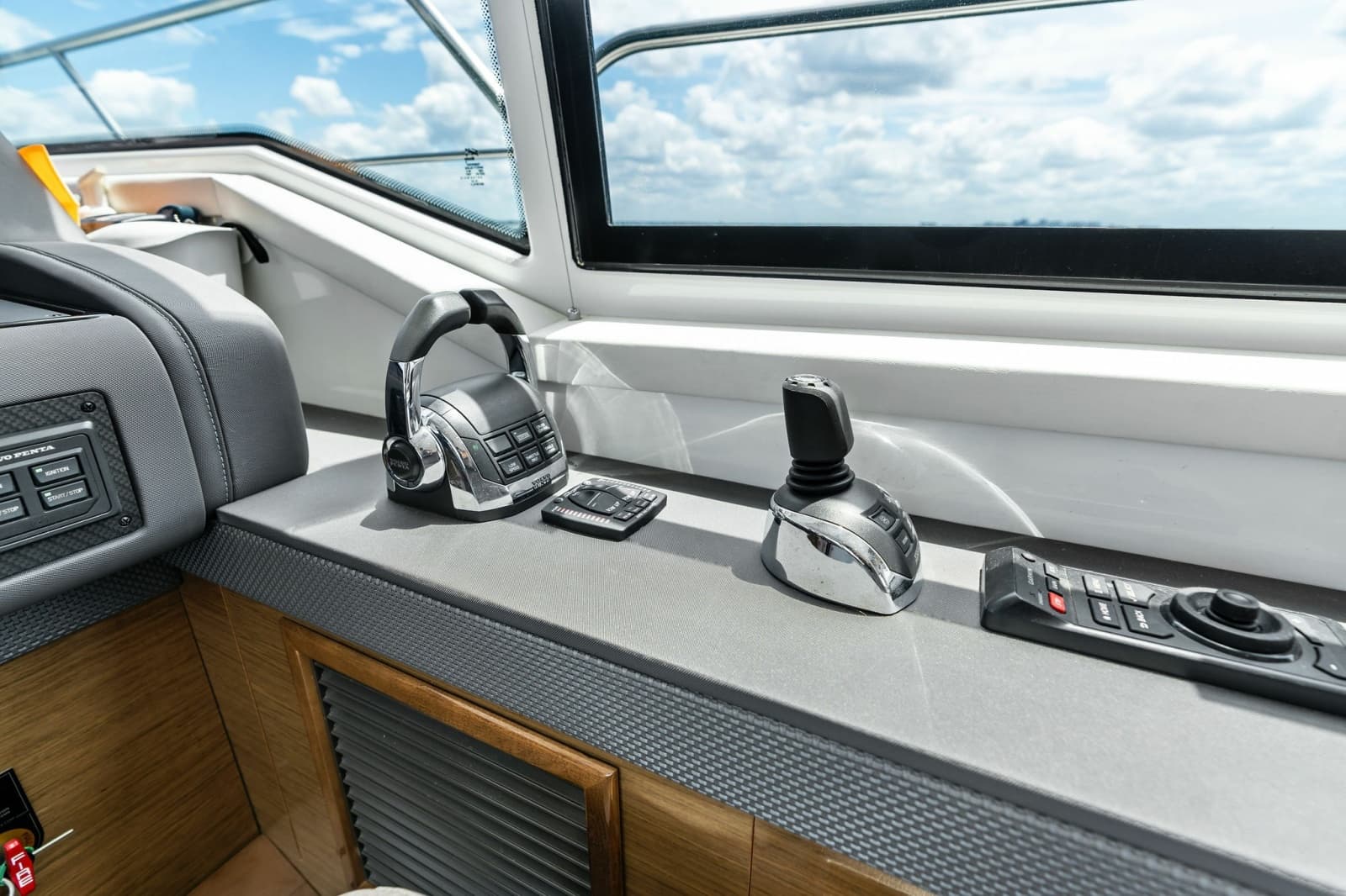 2019 Cruisers Yachts 42 Cantius - Photo 25