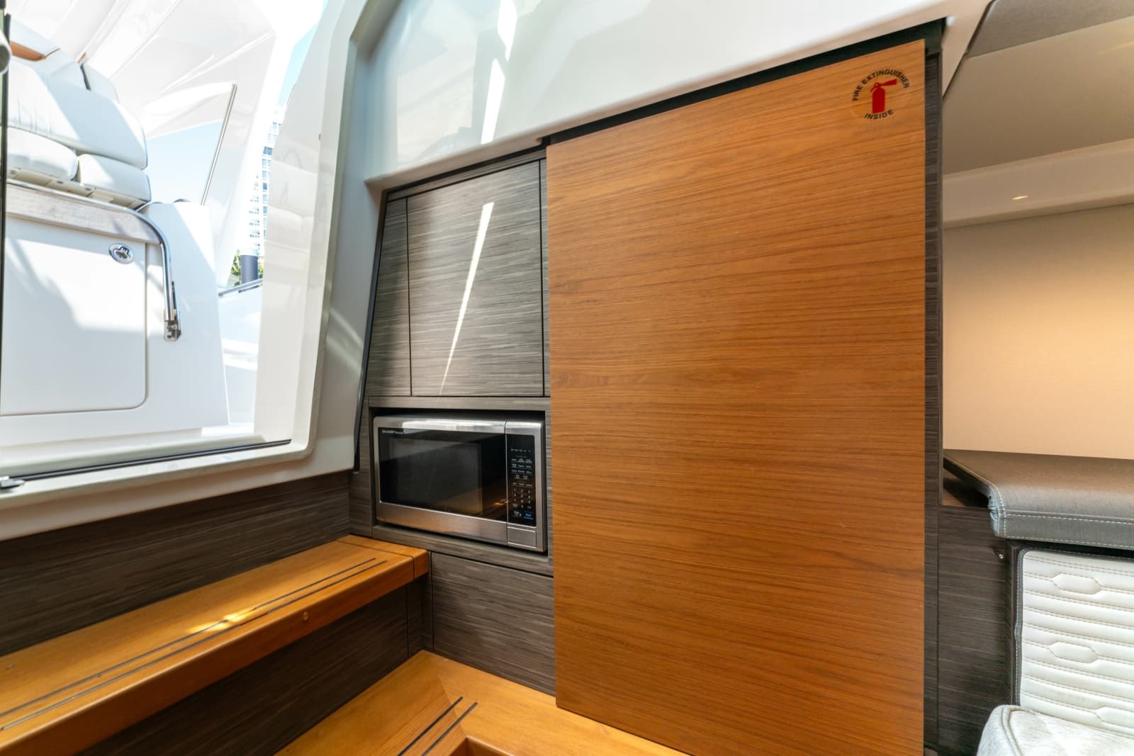 2020 Tiara Yachts 38 LS - Photo 12
