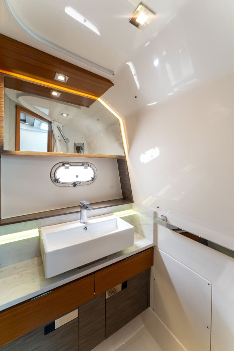 2020 Tiara Yachts 38 LS - Photo 14