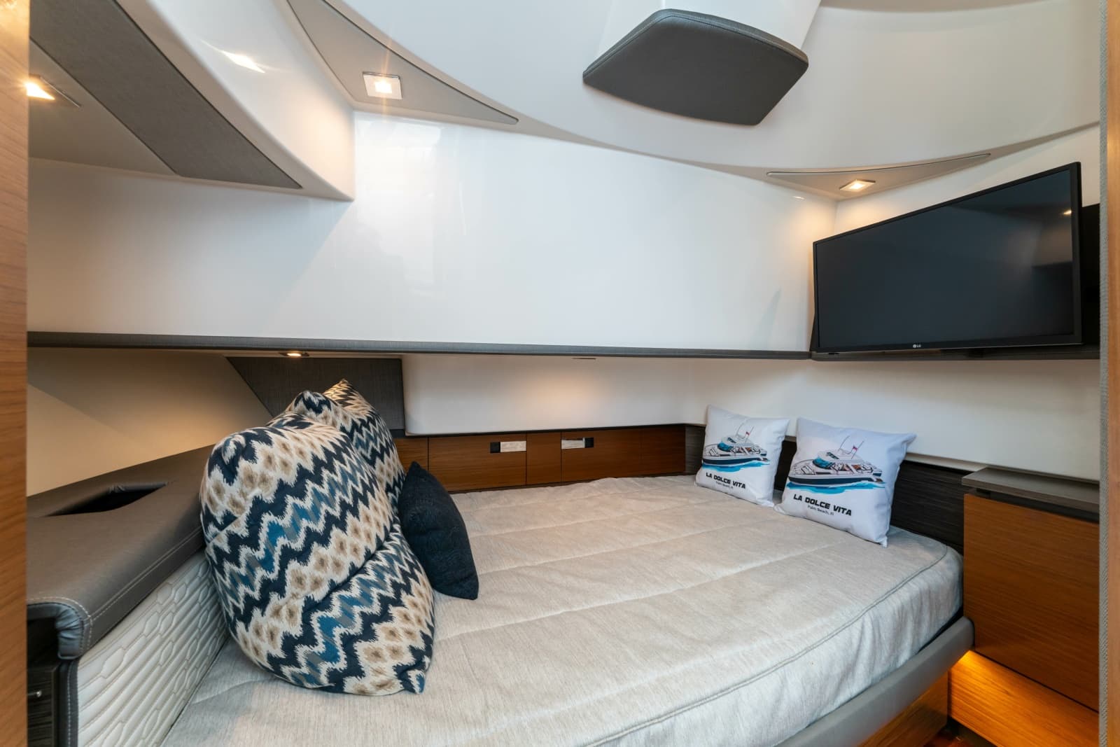 2020 Tiara Yachts 38 LS - Photo 13
