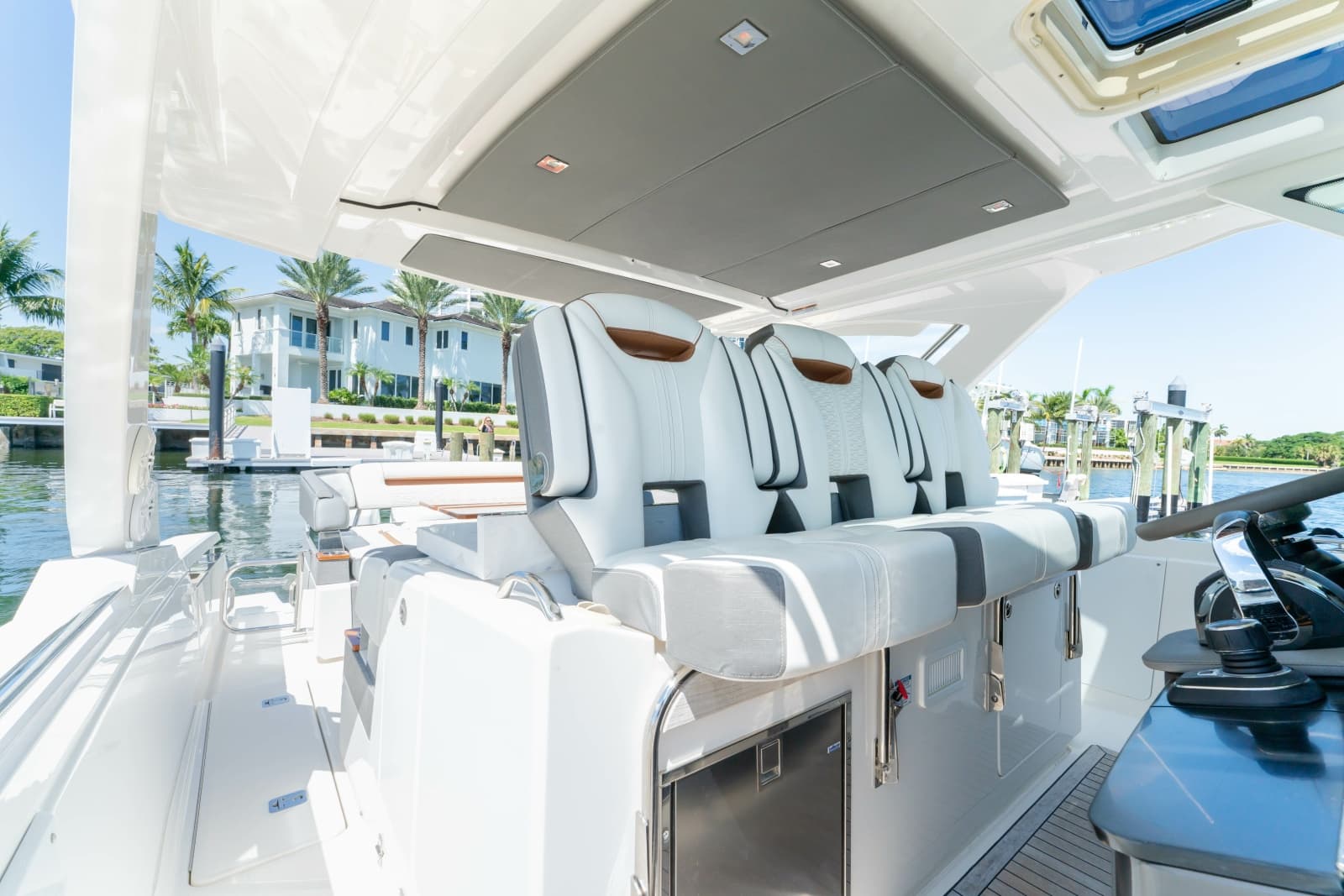 2020 Tiara Yachts 38 LS - Photo 18