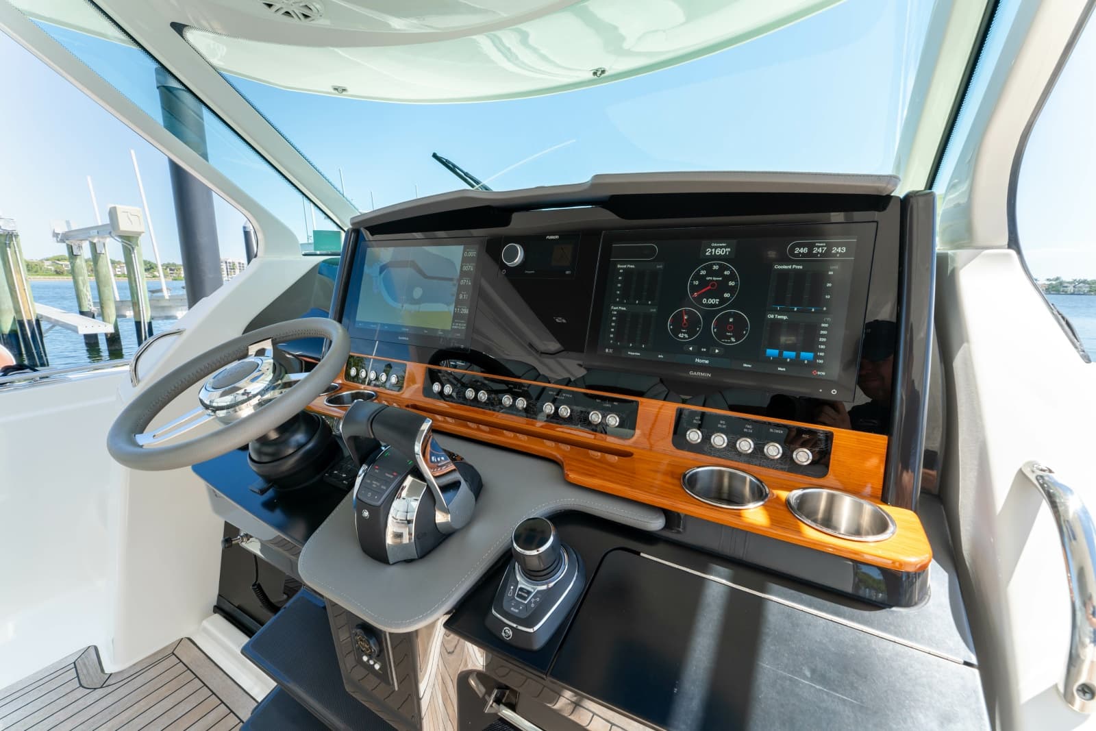 2020 Tiara Yachts 38 LS - Photo 17