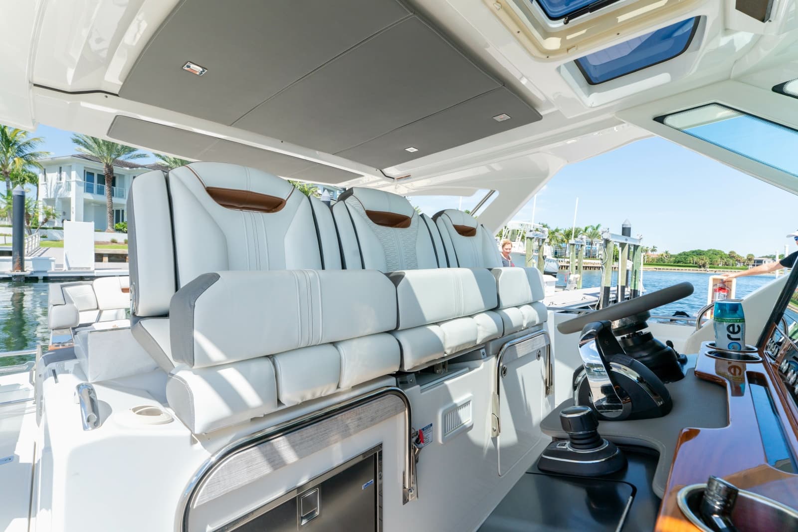 2020 Tiara Yachts 38 LS - Photo 19