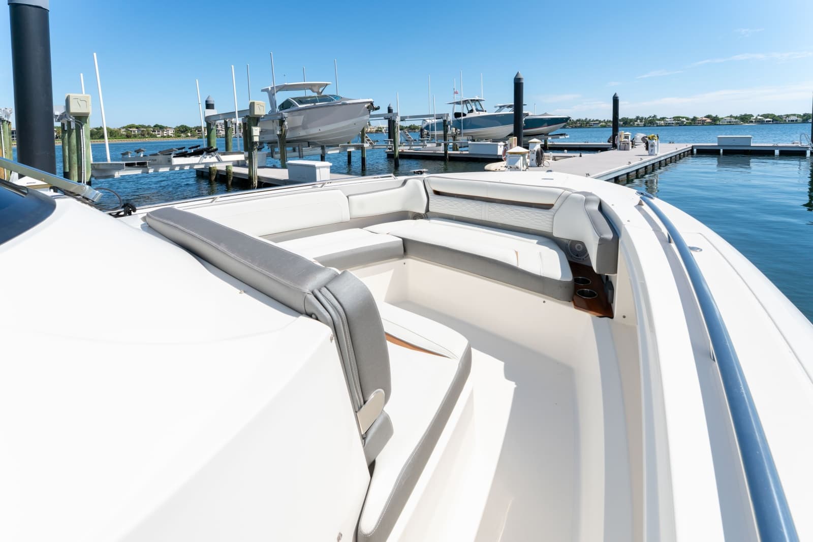 2020 Tiara Yachts 38 LS - Photo 21