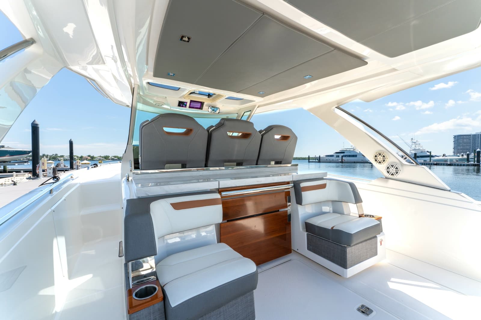 2020 Tiara Yachts 38 LS - Photo 24