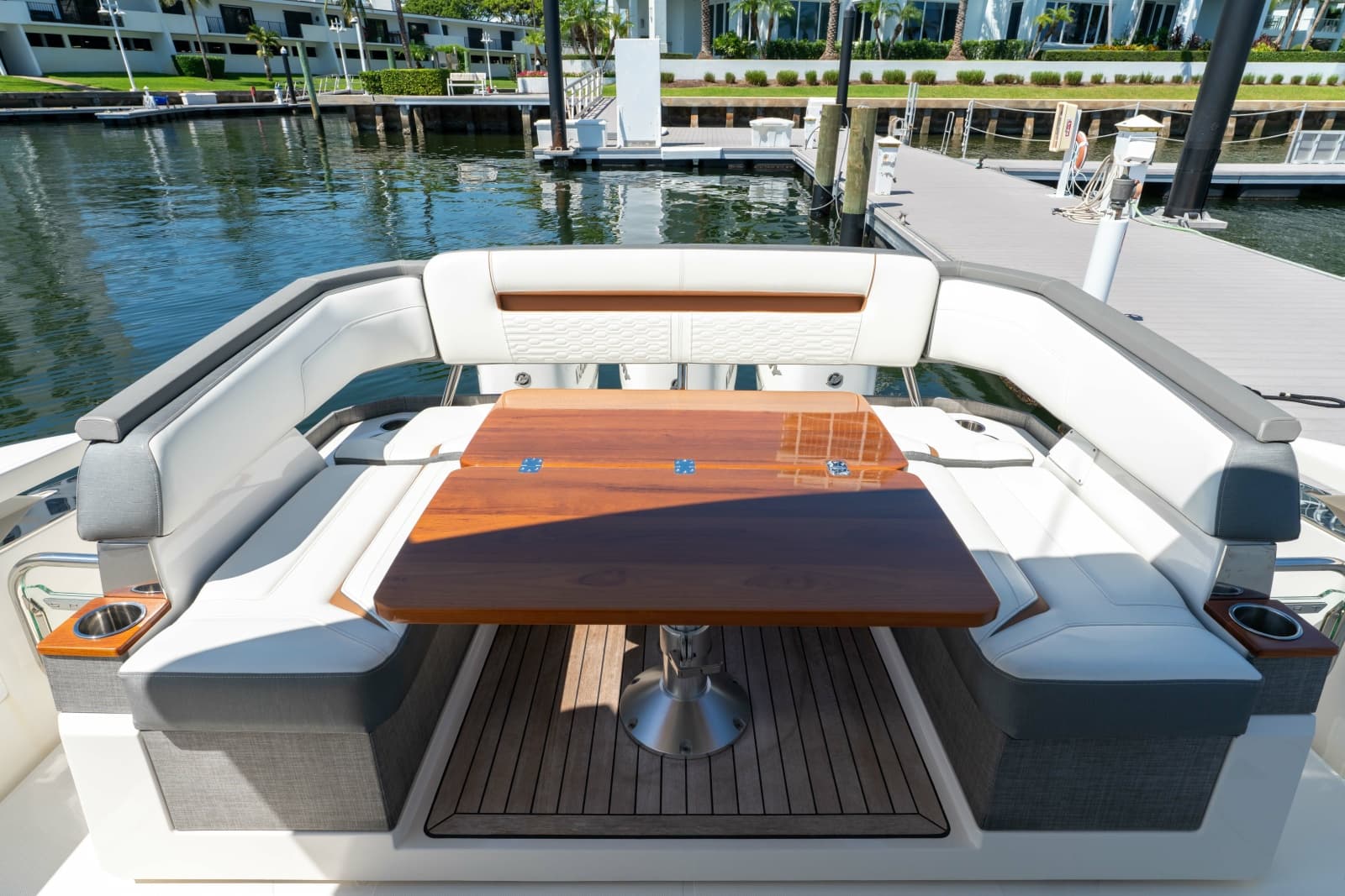 2020 Tiara Yachts 38 LS - Photo 29