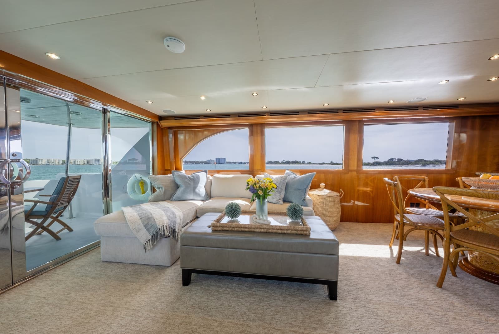 2004 Hatteras Sport Deck - Photo 4