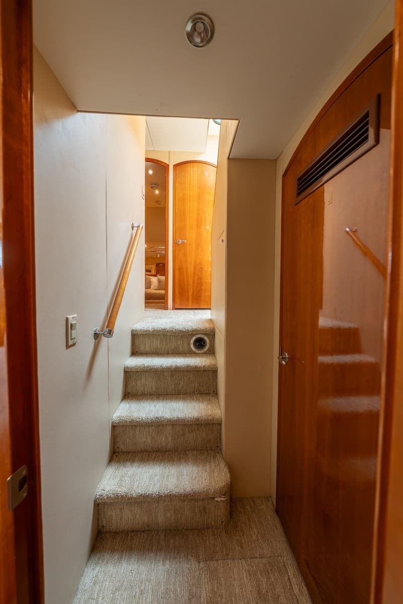 2004 Hatteras Sport Deck - Photo 10