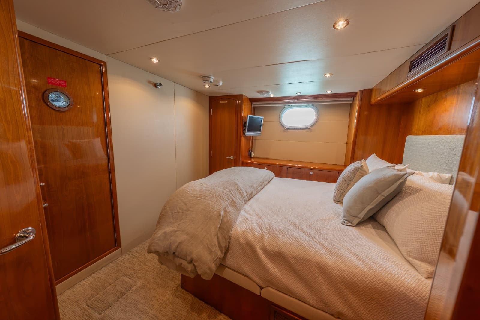 2004 Hatteras Sport Deck - Photo 19