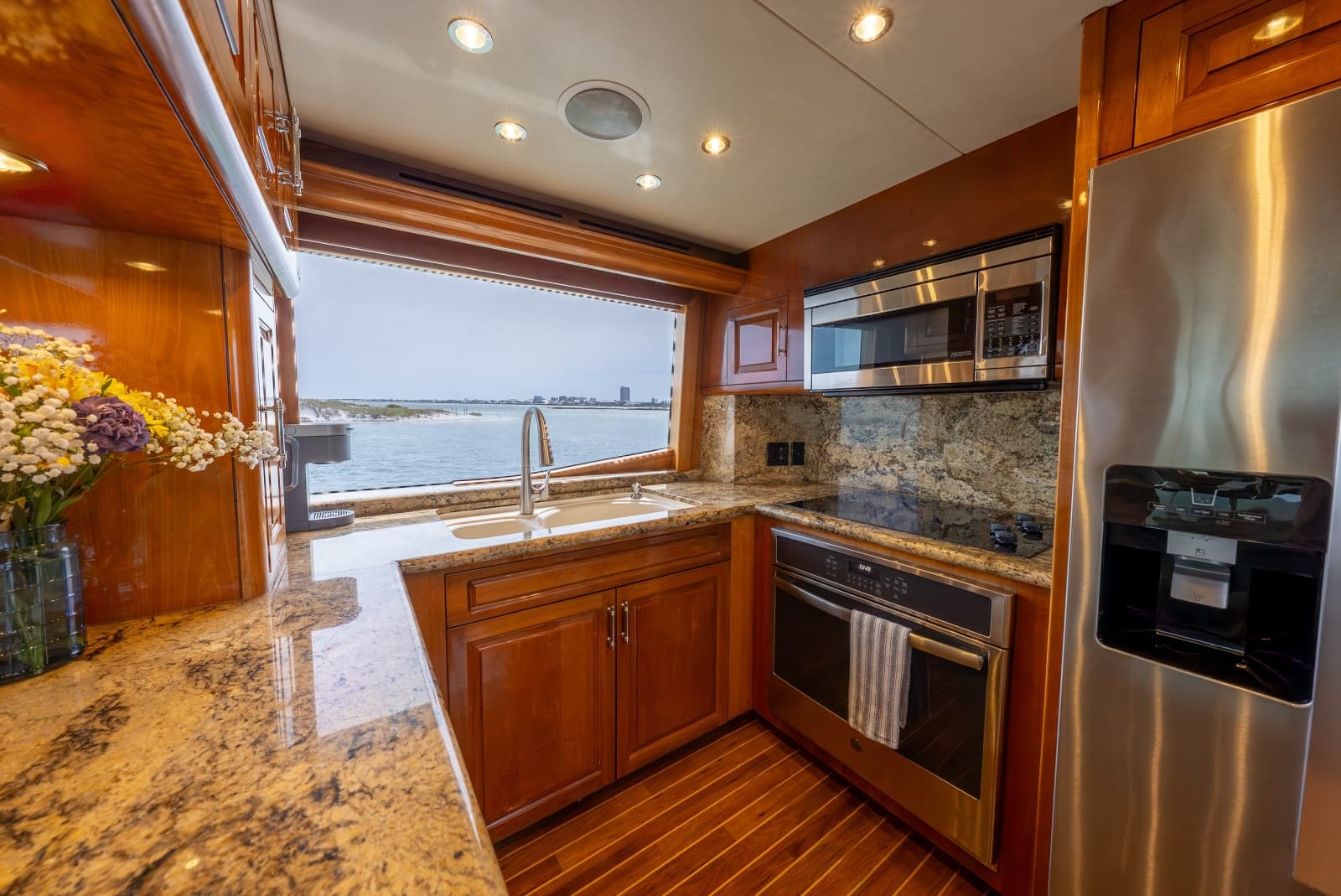 2004 Hatteras Sport Deck - Photo 6