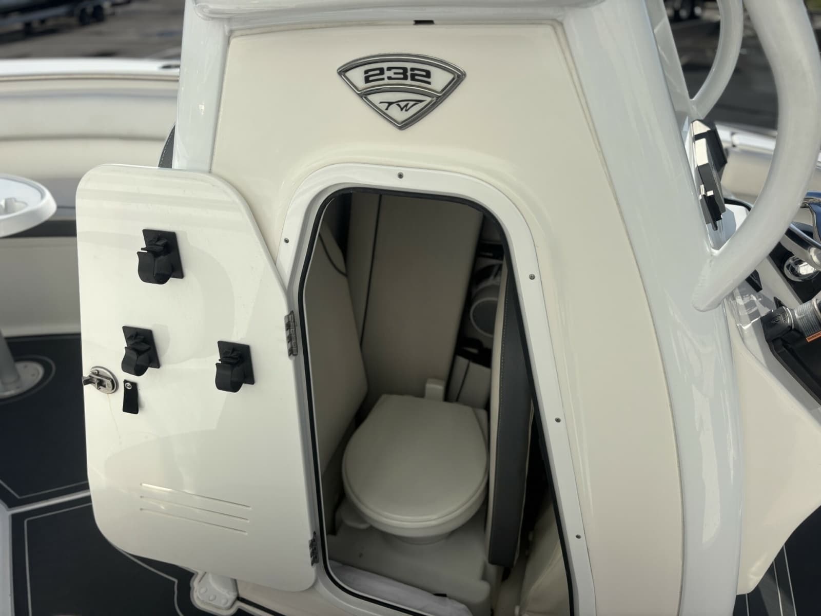 2019 Tidewater 232 LXF - Photo 18